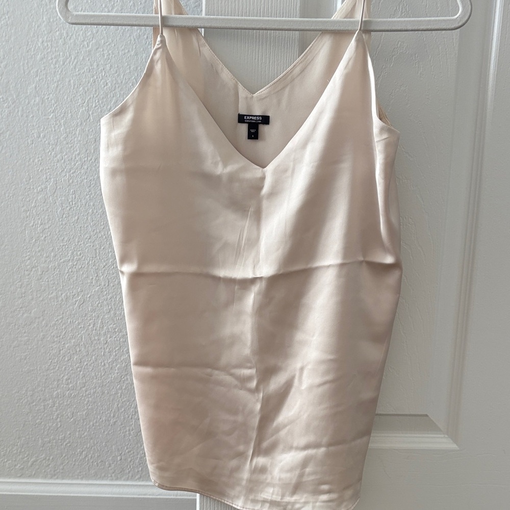 Express Cream V-Neck Sleeveless Top